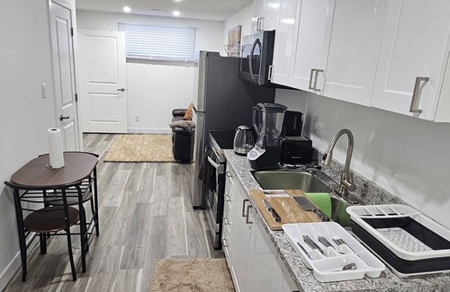 Regina Apartamento | New decently furnished one bedroom suit at Rochdale Boulevard
