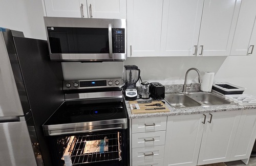 Regina Apartamento | New decently furnished one bedroom suit at Rochdale Boulevard