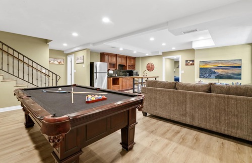 Big Bear Casa | NEW DECOR ❤️ HotTub Pool Table Arcade Fire Pit King Beds 2 Fireplaces
