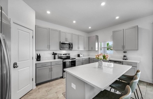Tampa Casa | NEW-Deluxe Villa Escape: Double the Fun -Sleeps 30