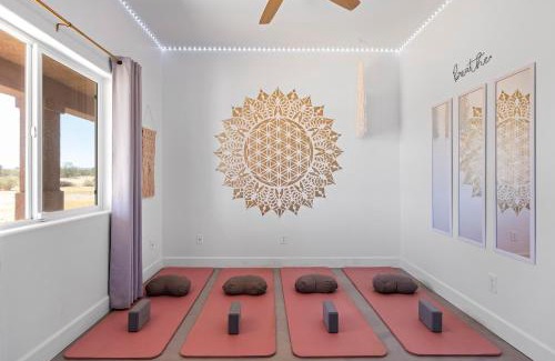 Joshua Tree Casa | NEW Desert Dream Hot Tub, Yoga, Ping Pong, Fire Pit