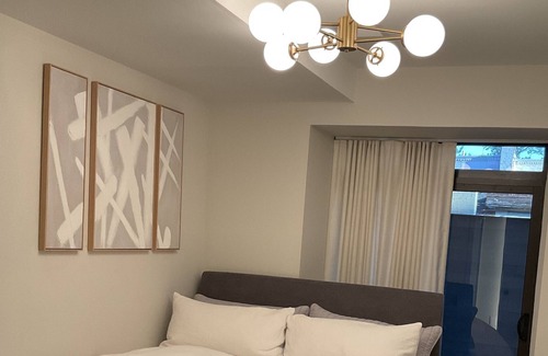 Crown Heights Condominio | New Development+Luxury Living on the Go+Private Outdoor Space