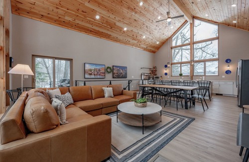 Waterfront Greens Casa | New! Discover Serendipity: Lake Front, Dogs Ok, Pool, Hot Tub!