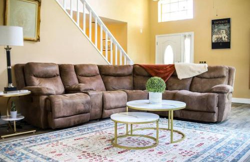 Ridgewood Lakes Casa | NEW Disney World Villa 4BR, Private Pool Fam Retreat