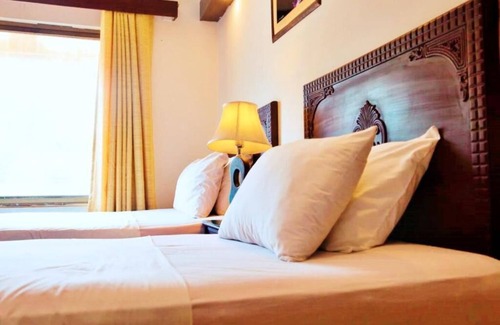 Lahore Hotel | New Doves Inn Hotel