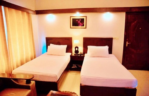 Lahore Hotel | New Doves Inn Hotel
