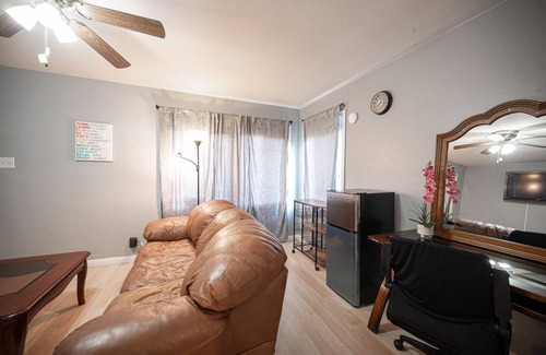 Downtown Las Vegas Casa | *NEW* Downtown 2 bedroom house w/backyard