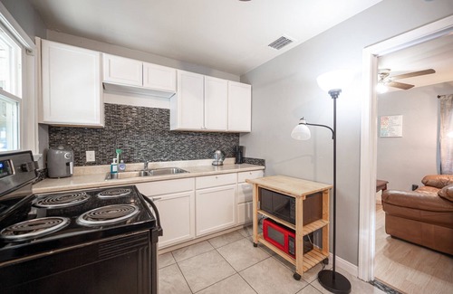 Downtown Las Vegas Casa | *NEW* Downtown 2 bedroom house w/backyard