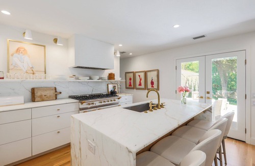 Austin Casa | **NEW** DOWNTOWN HOUSE | HEATED POOL | HOT TUB | Ping Pong | 10 Beds