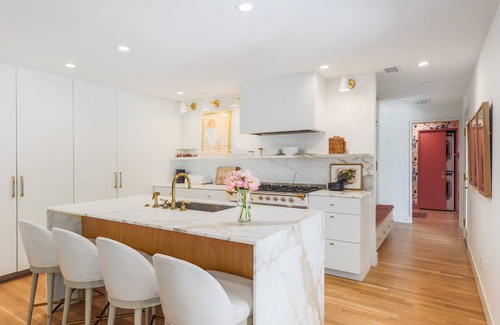 Austin Casa | **NEW** DOWNTOWN HOUSE | HEATED POOL | HOT TUB | Ping Pong | 10 Beds
