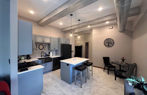 Muscatine Apartamento | New Downtown loft - Walk to shops, restaurants, pubs, riverfront trail