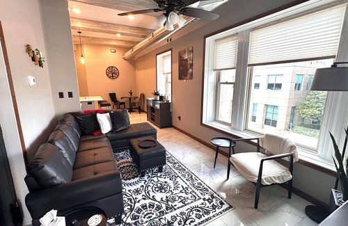 Muscatine Apartamento | New Downtown loft - Walk to shops, restaurants, pubs, riverfront trail