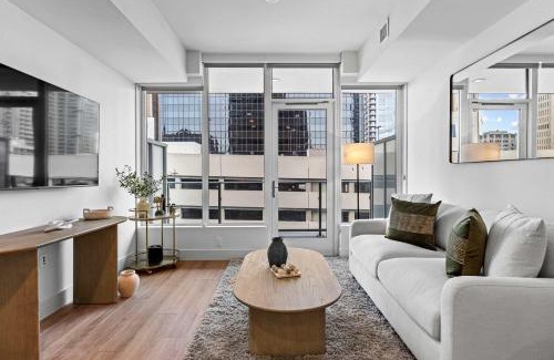 Civic Core Apartamento | NEW Downtown Luxe King Suite with Sauna & Pool Access