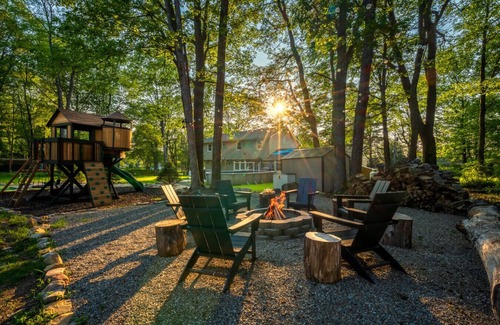 Pocono Summit Casa | NEW! Dream House- Heated Salt Pool, Hot Tub, Game Room, Lake Access