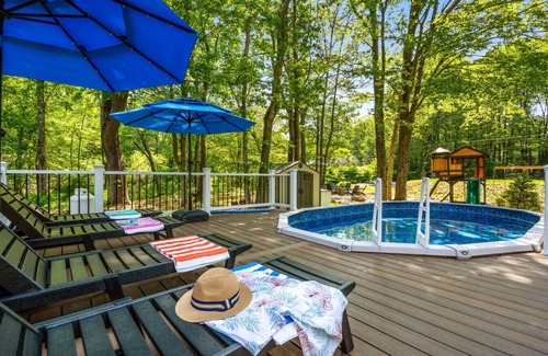 Pocono Summit Casa | NEW! Dream House- Heated Salt Pool, Hot Tub, Game Room, Lake Access