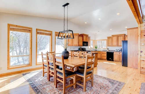 Mammoth Creek Cabina | NEW Duck Creek ⛰ Escape w/View+AC! ~30 mi. Bryce/Zion