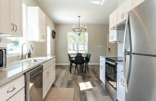 Durham Casa | NEW! Duke~King Bed~Speakeasy Hideout
