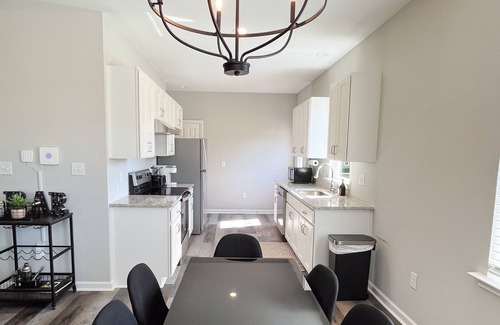 Durham Casa | NEW! Duke~King Bed~Speakeasy Hideout