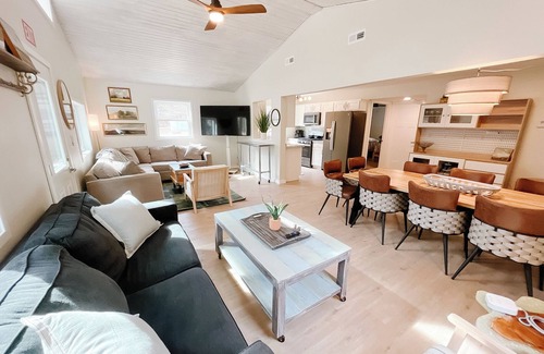 Nekoosa Casa | NEW Eagle's Nest West - less than 3 miles to SV and walkable to Petenwell Lake!