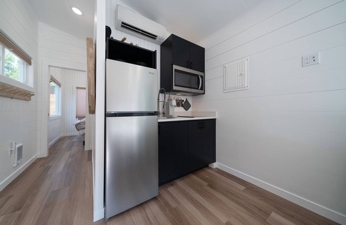 Madras Casa | NEW! Eagles Landing Tiny Home - B03 - Hot Tub