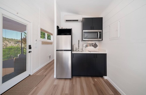 Madras Casa | NEW! Eagles Landing Tiny Home B02 - Hot Tub