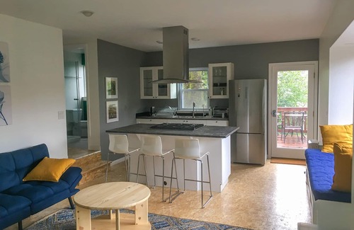 Forest Knolls Apartamento | New Earth Treehouse Studio with Full Kitchen & Own Deck