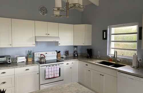 Cotton Valley Casa | New East End Villa with Stunning views- spacious, modern & Beautiful.