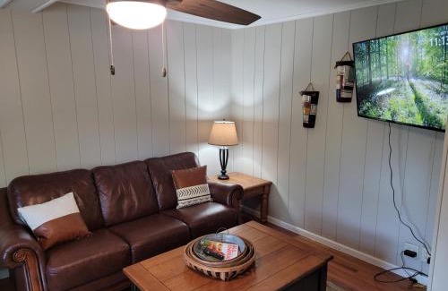 Elberta Casa | New! Elberta Cottage - Very Cute! Great Spot!