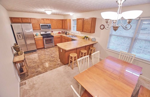 White Casa | NEW! Enjoy Mountain View and private lake from your home in Laurel Highlands!