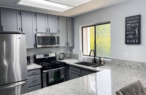 North Highlands Casa | NEW Entire beautiful 2 bedroom house.