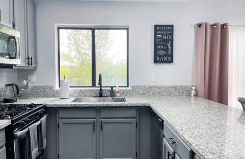 North Highlands Casa | NEW Entire beautiful 2 bedroom house.