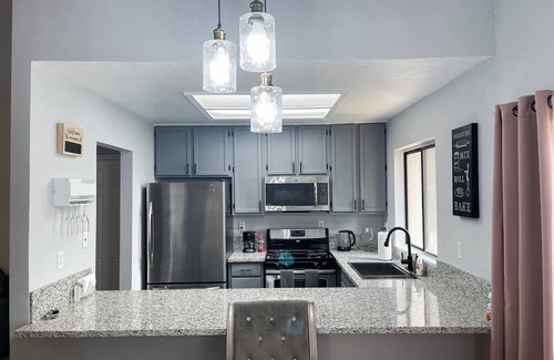 North Highlands Casa | NEW Entire beautiful 2 bedroom house.
