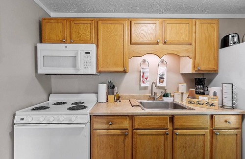 Laconia Casa | New! Entire unit Lakes & Mountains nearby.