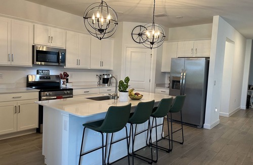 Gateway Casa | New executive home 4 bed & 3 bath with private pool in gated community.