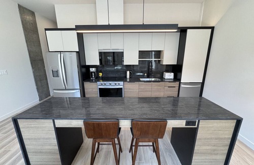 Downtown Halifax Apartamento | *NEW Executive Mid-Century Modern 2B/2B