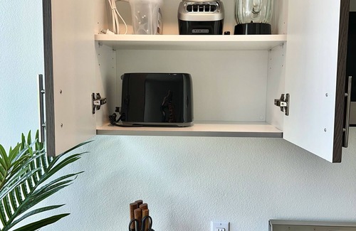 Point Loma Heights Apartamento | New, extra spacious, luxurious, private with king bed, parking & workspace