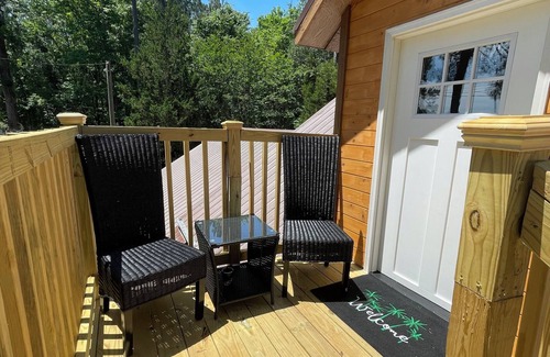 Conway Apartamento | New "Fall" Look - 2 BR Loft Suite - 520 sf - balcony - deck - private entrance