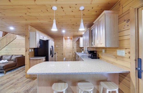 Greentown Cabina | NEW Family Cabin near Lake Wallenpaupack-Hot Tub-Trails