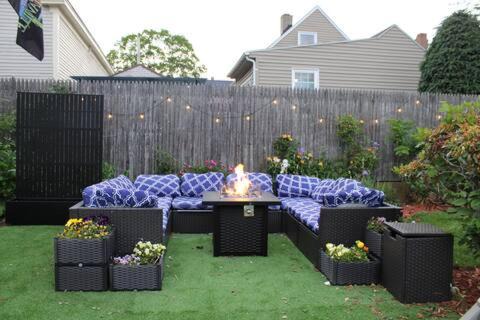 Salem Apartamento | NEW! Family-Friendly Getaway -1 Mi to Dtwn Salem w Roof Deck & Tiki Bar