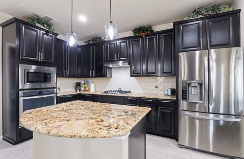Round Rock Casa | New Family Home ~ Neighborhood Pool ~ Media/Game Rooms