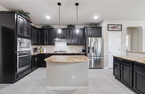 Round Rock Casa | New Family Home ~ Neighborhood Pool ~ Media/Game Rooms