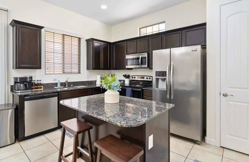 Mesa Condominio | *NEW* Family Oasis Getaway! 2 Pools, Spas & Gym!