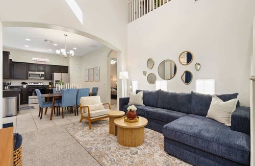 Mesa Condominio | *NEW* Family Oasis Getaway! 2 Pools, Spas & Gym!