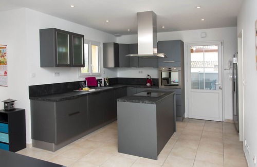 Pernes-les-Fontaines Villa | Nueva villa cercada con piscina cerca del centro del pueblo Pernes-les-Fontaines