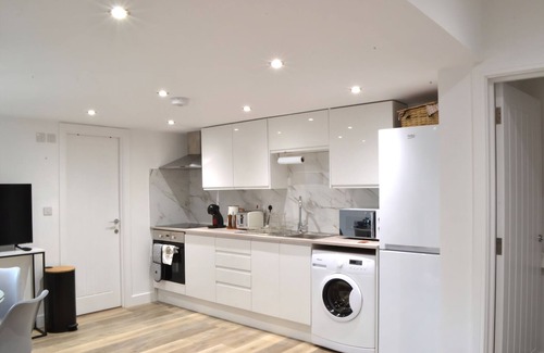 Luton Apartamento | New Flat near Luton Airport *FREE Parking*