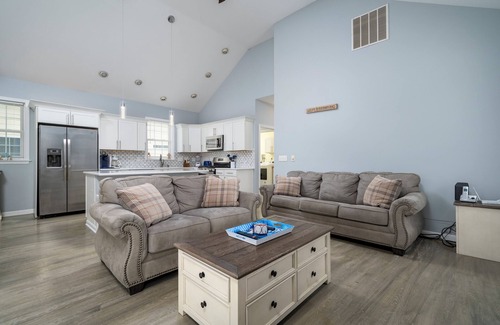 Montego Bay Casa | New For 2025! Beautiful 3 bedroom home offers comfort, style, and stunning waterfront views