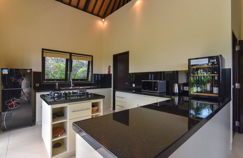 Tukad Mungga Villa | Nuevo en alquiler: 5 * Villa de lujo con piscina ~ Privado, Naturaleza, Playa Lovina ~