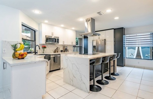 Croissant Park Casa | NEW! Fox Island Heated Spa- Downtown & Beach
