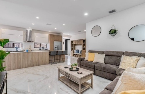 Croissant Park Casa | NEW! Fox Sonata Downtown Pool House