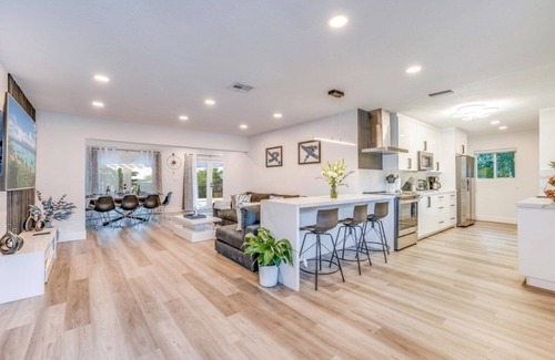 Croissant Park Casa | NEW! Friendly Fox Luxury Pool & Spa - Near DT & Beach